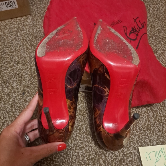 Gorgeous Christian Louboutin 100 patent Pigalle Follies. Worn one time - Picture 5 of 7